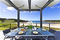Sails on the Beachfront Exclusive Seaside Home - Accommodation Perth