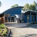 Corrugated Cottage - Australia Accommodation