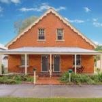 Eliza 1875 Red Brick Duplex Townhouse - Accommodation in Surfers Paradise