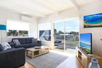 Lazy Days Beach House Jervis Bay  Pet Friendly 4 Mins Walk to Beach