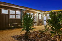 Getaway Villas Unit 38 11 1 Bedroom Self Contained Accommodation - Accommodation Port Hedland