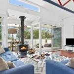 The Boathouse comfortable beachfront home - Wagga Wagga Accommodation