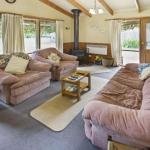 Cedar Cottage Close to water  pet friendly - Bundaberg Accommodation