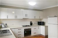 Large 5 Bedroom House with Wifi  Netflix Close to Taronga Western Plains Zoo - Geraldton Accommodation