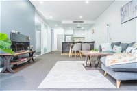 Stunning And Cozy Apartment In Heart Of Mascot - Schoolies Week Accommodation
