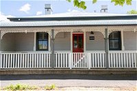 Red Door Cottage of Orange Heritage Home - QLD Tourism