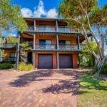 41 Carlo Circle Rainbow Beach Huge Beach House With Room for Everyone - Tourism Canberra