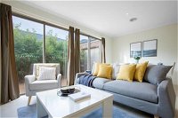 Spacious Lovely Home In Point Cook - Accommodation Noosa
