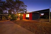 4 Page Street Colourful  Shady 3 Bedroom Home - Tweed Heads Accommodation