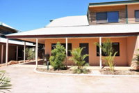 Ningaloo Breeze Villa 2 3 Bedroom Fully Self Contained Holiday Accommodation - Geraldton Accommodation