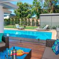 Emerald coastal walk swimming pool pet friendly - Maitland Accommodation