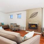 Surf Mist contemporary seaside duplex - Accommodation Coffs Harbour