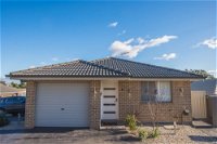 Peaceful 2kingbed Rootyhill Townhouse Near Station - Accommodation Mermaid Beach