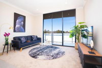 SP246 Brandnew modern Apt in Penrith with parking - Accommodation Resorts