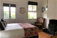 The Residence Stylish Comfort with Fireplace - Accommodation Tasmania