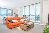 Spacious Central Apartment Walking Distance To Beach - Tweed Heads Accommodation