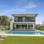 WATERFRONT HOME BORDERING MOOLOOLABA - Your Accommodation