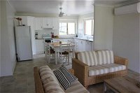 2 51 Carlo Road Rainbow Beach Pets welcome Air conditioning Walk to the shops - eAccommodation