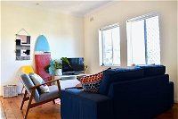 Bright Artist Apartment in Maroubra - Accommodation Broome