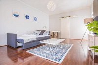 Vibrant And Colorful Apartment In Dollspoint - Accommodation Perth