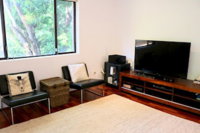 Spacious 3 Bedroom Apartment 20 Min To The CBD - eAccommodation
