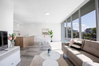 Wow Southport Apartment Near Light Rail Station - Tweed Heads Accommodation