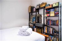 Eclectic 1 Bedroom South Yarra Hideaway - Melbourne Tourism