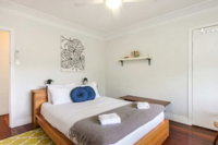Pembroke on the Park Cottage - Home Away From Home - Schoolies Week Accommodation