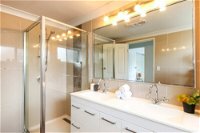 Contemporary 2 Bedroom Beachfront Apartment - Bundaberg Accommodation