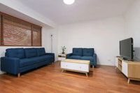 Pleasant 3 Bedroom House With Garden Close to CBD - Accommodation Australia