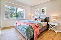 2 Bedroom Apt in Glenelg With Air Con - Accommodation Tasmania