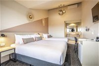 Nightcap at Manhattan Hotel - Geraldton Accommodation
