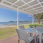 Beached Inn 93 Foreshore Drive Spacious beach front house - Accommodation Noosa