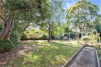 GUMS  ROSES Family home in the heart of town. - Accommodation Brisbane