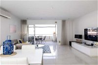 Stylish Executive Apartment With Balcony - Tourism Bookings WA