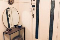 Art Deco Apt in Sunny Elwood Minutes to St. Kilda - Bundaberg Accommodation