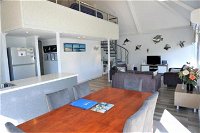 Osprey Holiday Village Unit 121 Fantastic 3 Bedroom Holiday Villa with a Pool in the Complex - Melbourne Tourism