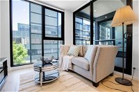 Stunning Bright Apartment At Hawthron/Glenferrie Station - Accommodation Search