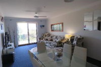 2 Bedroom Apartment Parkview Unit 16 - QLD Tourism
