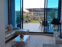 Melbourne Holiday Apartments Flinders Wharf - Palm Beach Accommodation