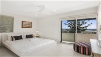 A Stylish Apartment With Noosa Views Unit 6 Yaringa 29 Noosa Drive - Maitland Accommodation