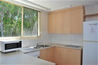 32 / 15 Rainbow Shores Unit overlooking bushland with shared swimming pool spa  tennis court - Accommodation Brisbane