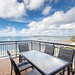 2 / 137 Soldiers Point Road luxury unit on the waterfront with aircon  free unlimited Wi Fi - Accommodation Noosa