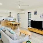 DAYDREAMING Airlie Beach Water views  only 200m to boardwalk. - Accommodation Port Hedland