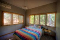 6 Satinwood Drive Rainbow Shores Stylish Beach House Free WiFi - Accommodation Hamilton Island