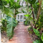The Lakehouse in Raffetys Resort - Accommodation Cooktown