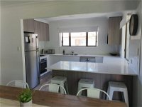 12 Cooloola Drive Family home close to beach pet friendly - Palm Beach Accommodation