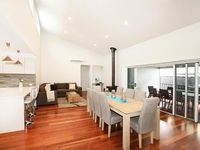 The Sands Pet Friendly 3 Min Walk to Beach - Schoolies Week Accommodation