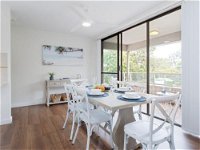 3 Bangalee 41 Soldiers Point Rd Fantastic Waterfront Unit with Pool WIFI  Chromecast - Accommodation Brisbane
