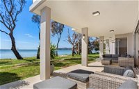 Paradise Beach House Waterfront with Heated Pool - Australia Accommodation